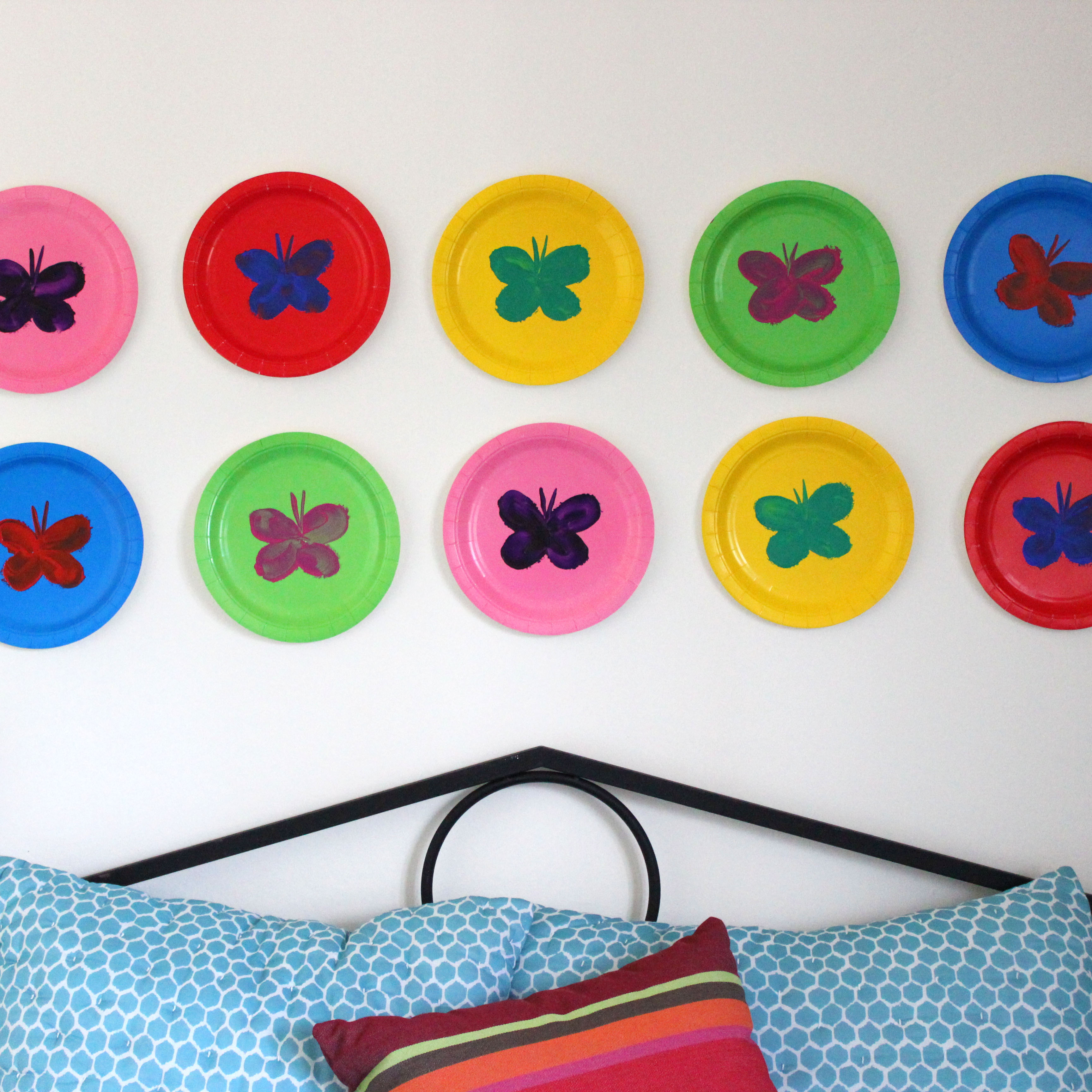 Featured image of post Wall Decor With Paper Plates - Diy room walls decoration ideas with paper.