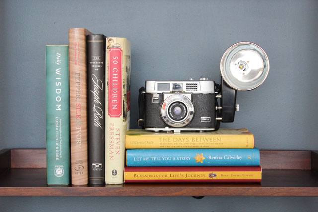 9 Ways To Display Books On A Bookshelf Jonathan Fong Style