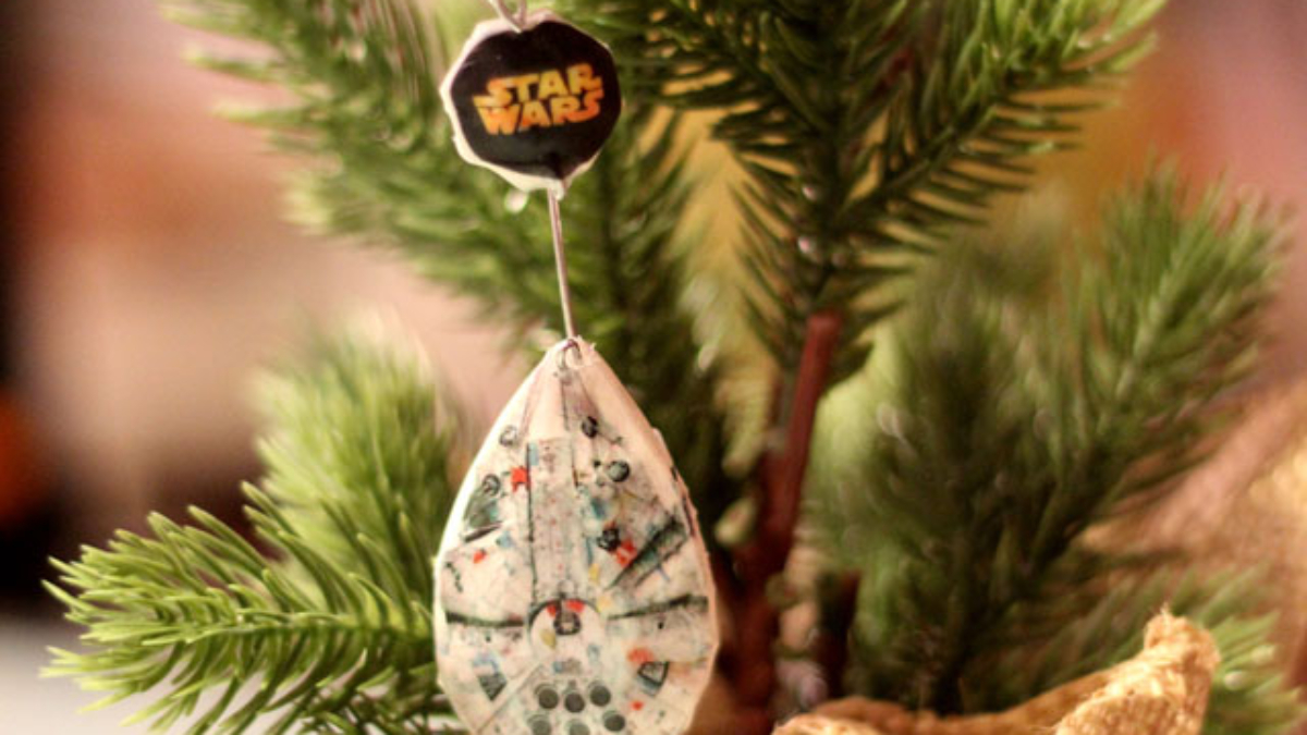 millenium_falcon_ornament_hor2